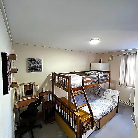 Stunning Two Bedroom With Free Wi-fi And Parking Brentry Homes *