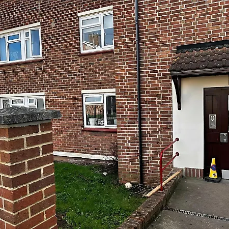 Stunning Two Bedroom With Free Wi-fi And Parking Brentry Homes *